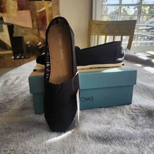 TOMS Women's Classic Black Loafers Size 7